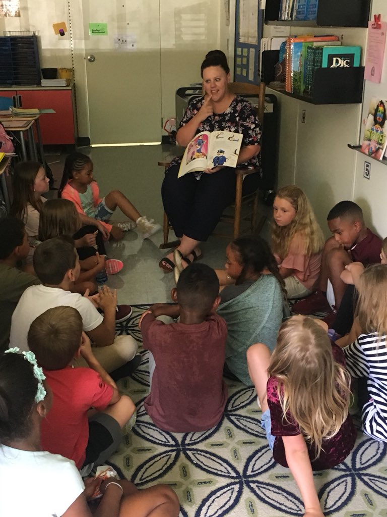 JessicaReaves11's tweet photo. Amazing Salem Stars celebrating National Read a Book Day! #NationalReadABookDay #literacy #oneccps @SCESStars @CCPSLiteracy https://t.co/ZjMyo3Ad1f
