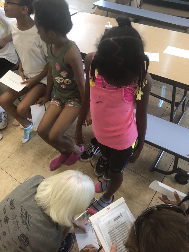 EmpowerSCS's tweet photo. #BreakawayRunning stopped by @SharpeElem’s #GirlsOnTheRun practice to provide shoes for EVERY girl on the team!!! #Awesome! https://t.co/4XU0a4AzA0
