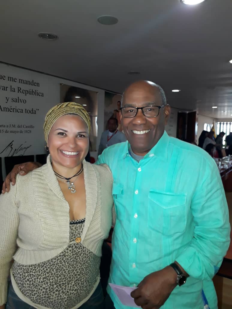 Bolivar_Cdce's tweet photo. 👏Nuestra Directora de Zona Educativa Bolivar @sheisaav27 dijo presente en la sede del @MPPEDUCACION junto a nuestro ministro @psuvaristobulo y @JauaMiranda para afinar detalles del inicio del año escolar 2018-2019 #PlanVueltaALaPatria @NicolasMaduro @RosangelaOrozco https://t.co/C5c7KYJFWu