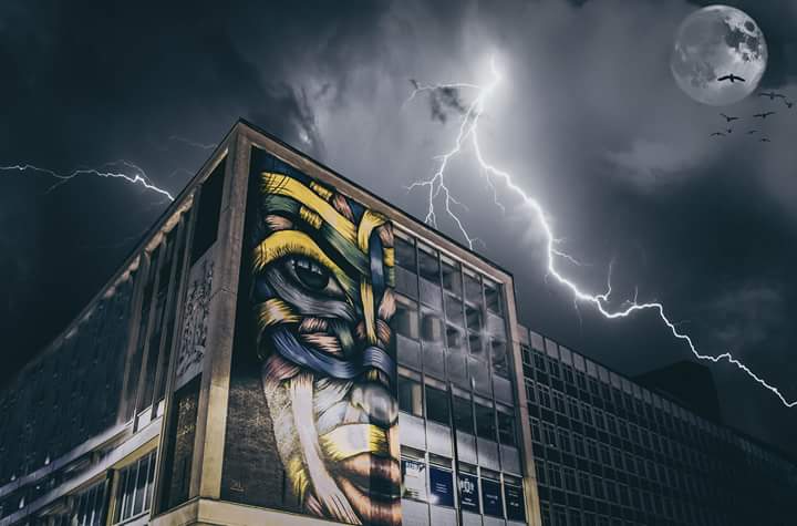 😲😲 Thunder is coming..
Croydon centre 
.
.
.
#photooftheday #moodygrams #croydonlife #Croydoncollege #london #StormHour #thunderstorm #photo #croydonphoto #photographyislifee #moon #graffiti #croydongraffiti #croydonclocktower #clocktower #southlondon