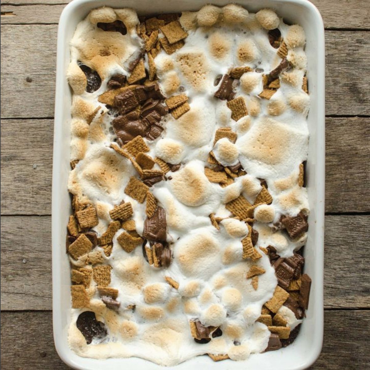 Our Honey Grahams cereal gives this easy s'mores brownie recipe a real crunch. Go for the gooey goodness gold here! bit.ly/2CsGKaP