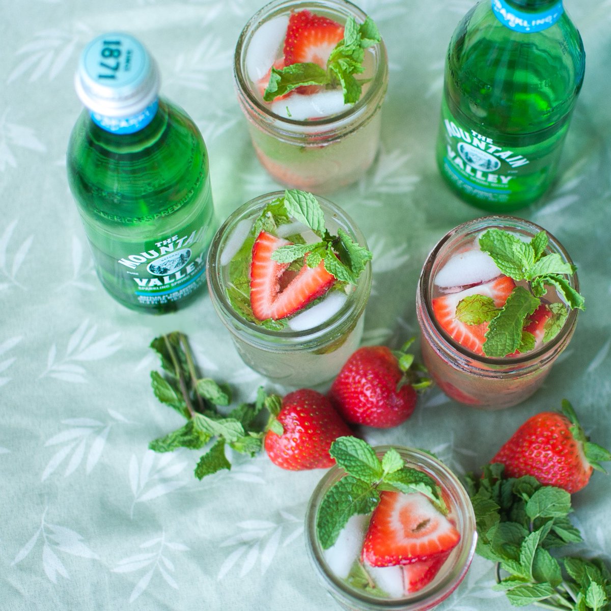 MtnValleyWater's tweet photo. Weβre finishing the summer strong with a few more #mountainvalleywater inspired cocktails - next up: Sparkling Strawberry Lemonade. https://t.co/5slj6qfgGy https://t.co/oKrGUezbHv