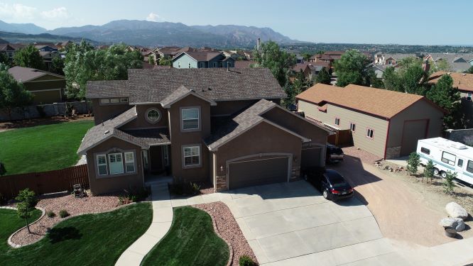 AirBossCO's tweet photo. Sometimes a home's curb appeal is seen best from the air. Show off homes from their best angles with an Air Boss Colorado drone. #MyhomeBeautiful #Drones #ColoradoLiving #ABCDrones https://t.co/CVWmlcmEKR