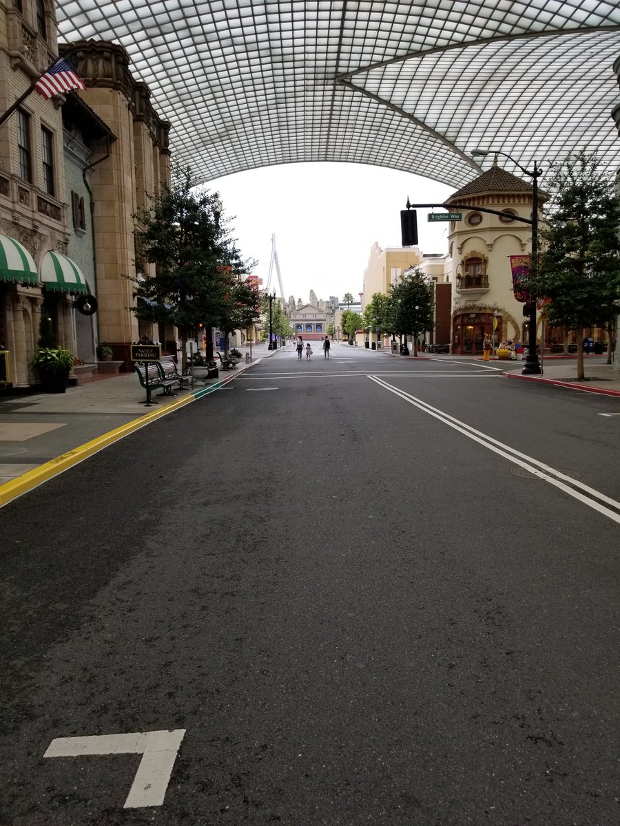 masa3915531's tweet photo. アーリーパークインって、素敵すぎる。雨も降っていない。
素敵すぎるUSJ。 https://t.co/JnLQPIc1fW