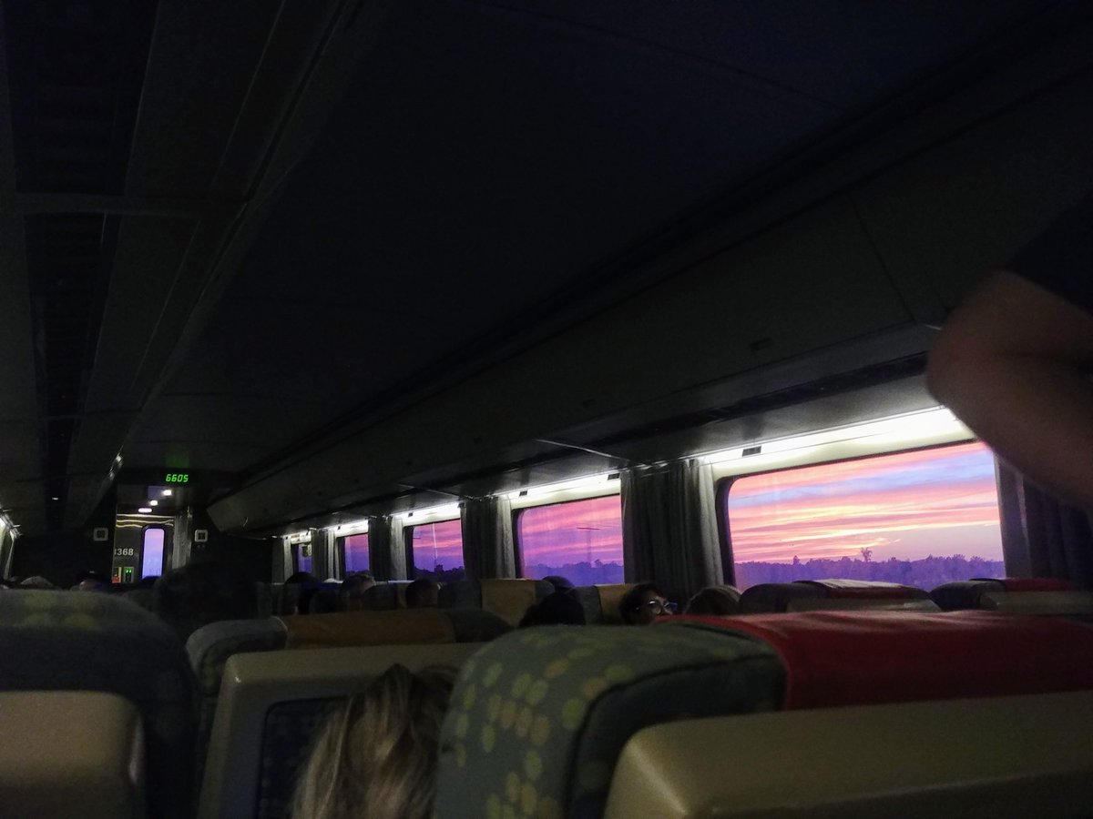TrippliKit's tweet photo. Nice sunset #TrainKit https://t.co/EsHK4w87xr