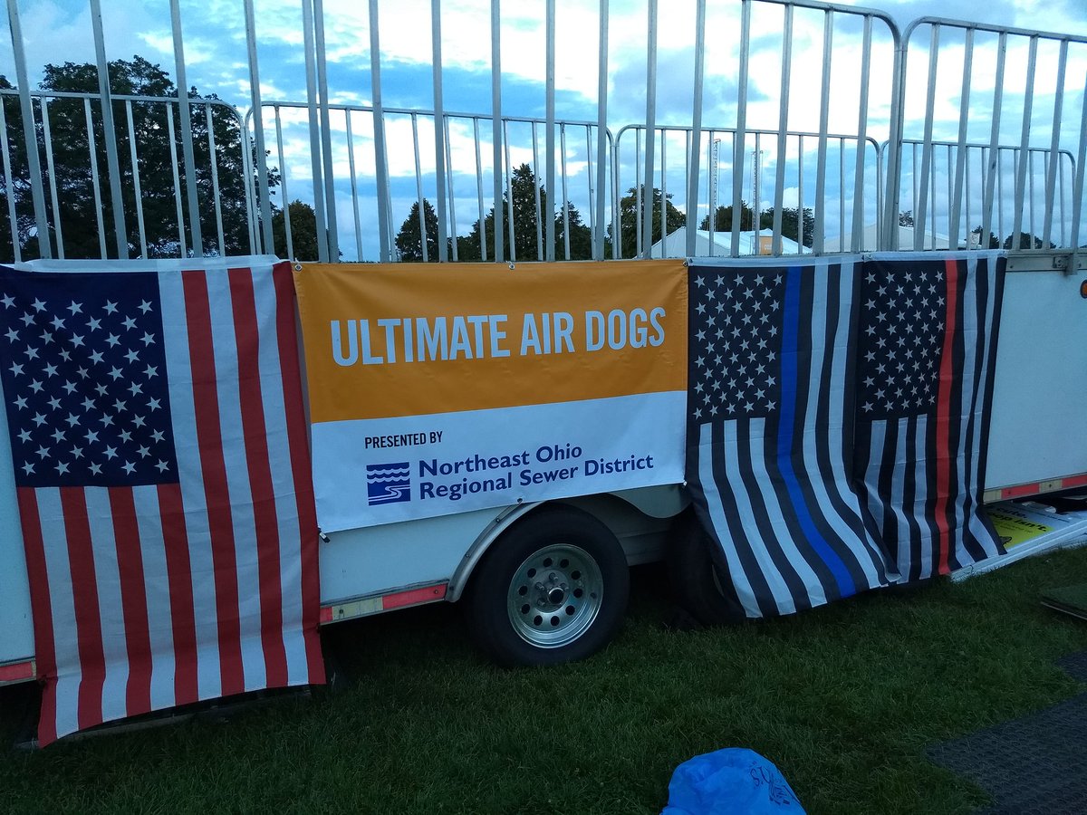 ShareTheRiver's tweet photo. As we check out @ultimateairdogs &amp; @neorsd's early set-up for @NEOCycleCLE, we can't help but remember just yards away is the former site of the #LakeErie pool that Cleveland Mayor Carl Stokes installed at Edgewater Park in 1969! #NEOCycle https://t.co/4vavvOfR2W