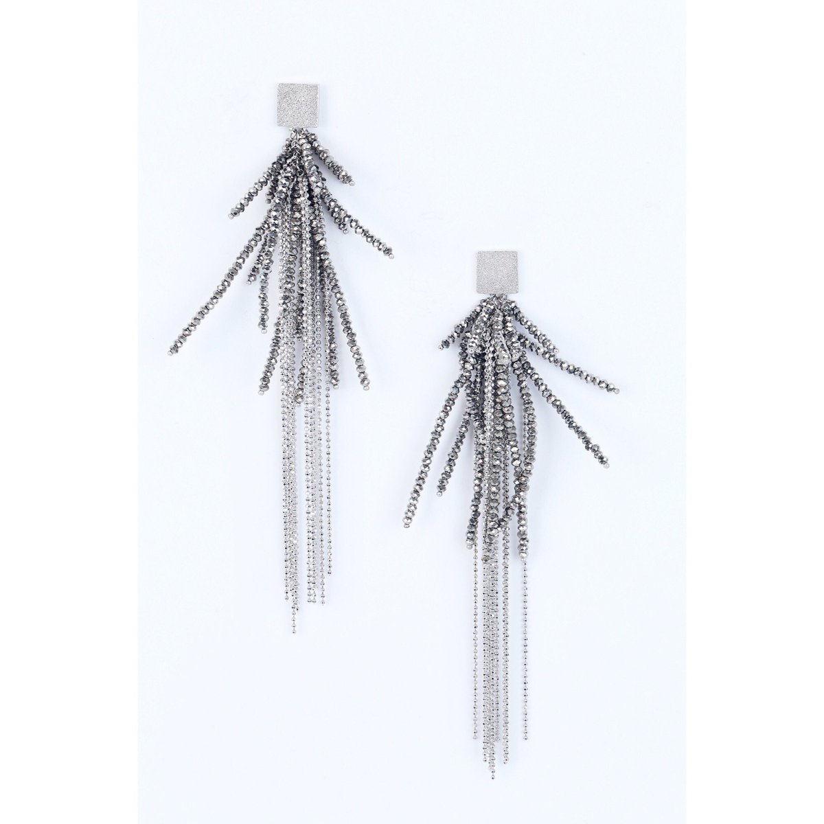 Vintage_Slang's tweet photo. In the studio with #BrunelloCucinelli #earrings #madeinitaly #accessories #fashion #photostudio https://t.co/jjDETdjYQd