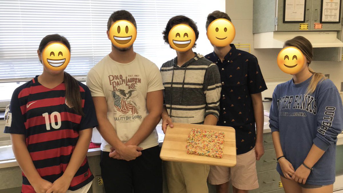 CDramsFCS's tweet image. 32/32 in the culinary labs today!! What a great first lab for all kitchen groups. Keep up the great work! #CDHSfoodsnaps #foodsandnutrition #culinarylab #kitchensafety #ricekrispiestreats