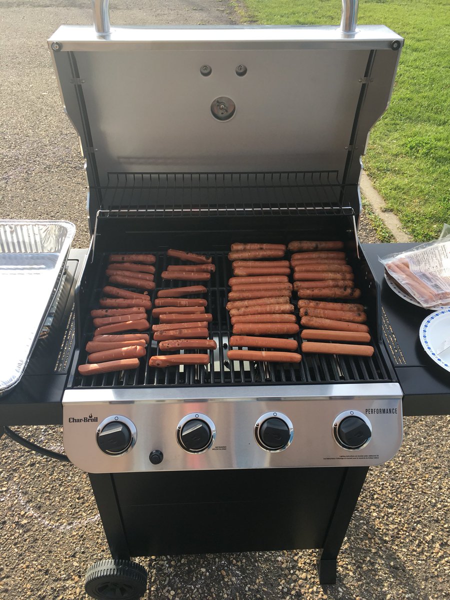 Hillview_EPSB's tweet photo. Hot Dogs ready for all of our Hillview kids and parents! #meettheteacher #meetthecreature #hotdogs #epsb https://t.co/vghunuSAv8