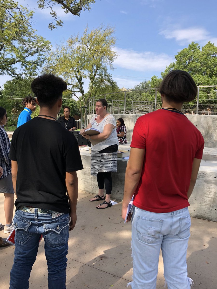 GuinnSpartans's tweet image. Thanks to Laura Grundler and Plano ISD for bringing an authentic urban art experience to 70 of our best and brightest! #PISDCreatesArt