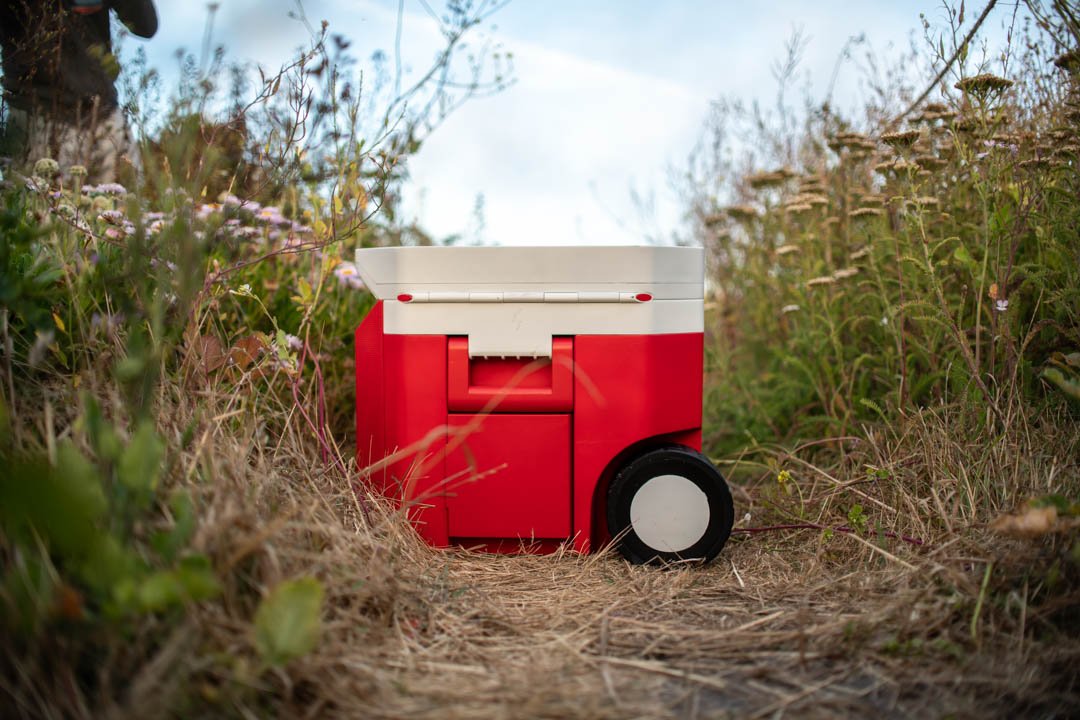 InfiniteCooler's tweet photo. What's that hiding in the grass? It's Infinite Cooler! You can conquer dirt, rocks, and grass with its special hexagonal wheel design. It is built to hold up under a heavy load to make it easier to transport anywhere. #TravelThursday https://t.co/KPdLTMbf2z