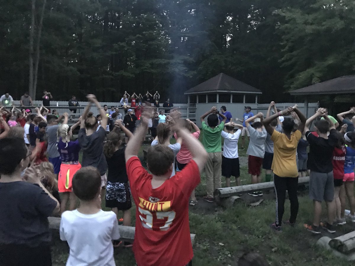 SThomasMMS's tweet photo. Campfire fun &amp; 2 suckers on a stick!  @SabinShawn @seagrovesMMS @MarkijohnMMS @VahcicMMS @Jyerse @MrGibsonHPE #onceacard https://t.co/EnGlyKgFzM
