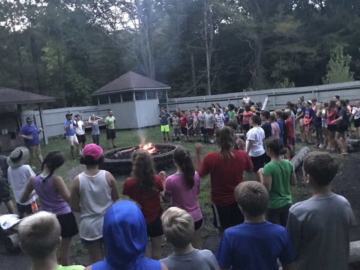 SThomasMMS's tweet photo. Campfire fun &amp; 2 suckers on a stick!  @SabinShawn @seagrovesMMS @MarkijohnMMS @VahcicMMS @Jyerse @MrGibsonHPE #onceacard https://t.co/EnGlyKgFzM