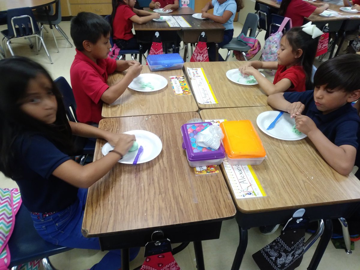 Daisy90413204's tweet photo. Students demonstrating that things can be done to materials to change their physical properties by cutting and sanding.... @fmeeagles https://t.co/ToHh705iQ7