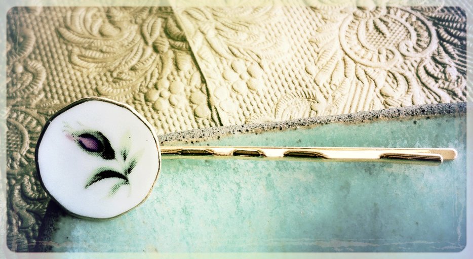 Mikissecret's tweet photo. #BohoChic #Gold #VintageStyle #Porcelain #Rosebud #BobbyPin #Accessories #Hairpin #BohoWedding #ChicGift #GiftsForHer #Floral #Romantic https://t.co/DQ0t8BuNTf #hair #white #weddings #bohemian #jewelrylover #hairjewelry #hairstyle #vacationaccessories #ooak #trendy https://t.co/WyOJ2rB0s3
