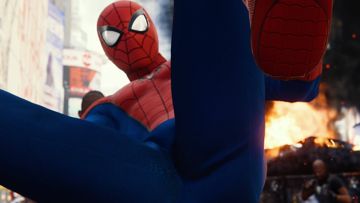 吉田輝和 V Twitter スパイダーマンの股間のアップと 執拗に股間にクモの糸を張り付けるスパイダーマンと クモの糸まみれの敵の股間をくぐる スパイダーマンの写真です とりあえず絶景ではない インサイド スパイダーマン絶景