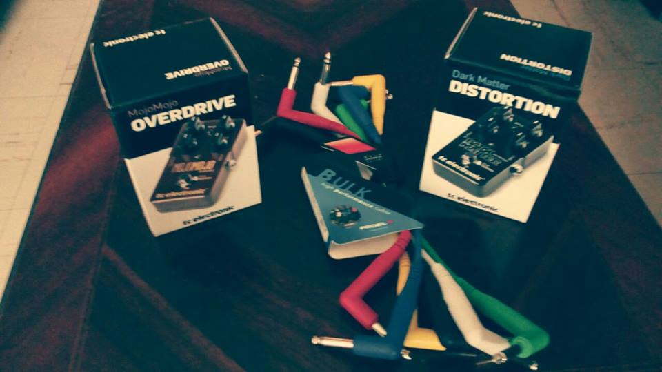 PlazaMusicPeru's tweet image. Nuestro #cliente Michael La Madrid se lleva sus pedales @tcelectronic #TcElectronic Dark Matter Distorsion + MojoMojo Overdrive + Set de cables @proelworld #Proel para la #ciudad de #Huánuco . Muchas gracias!!! 🎸✌️🎺😎🎻🔈🥁🎤