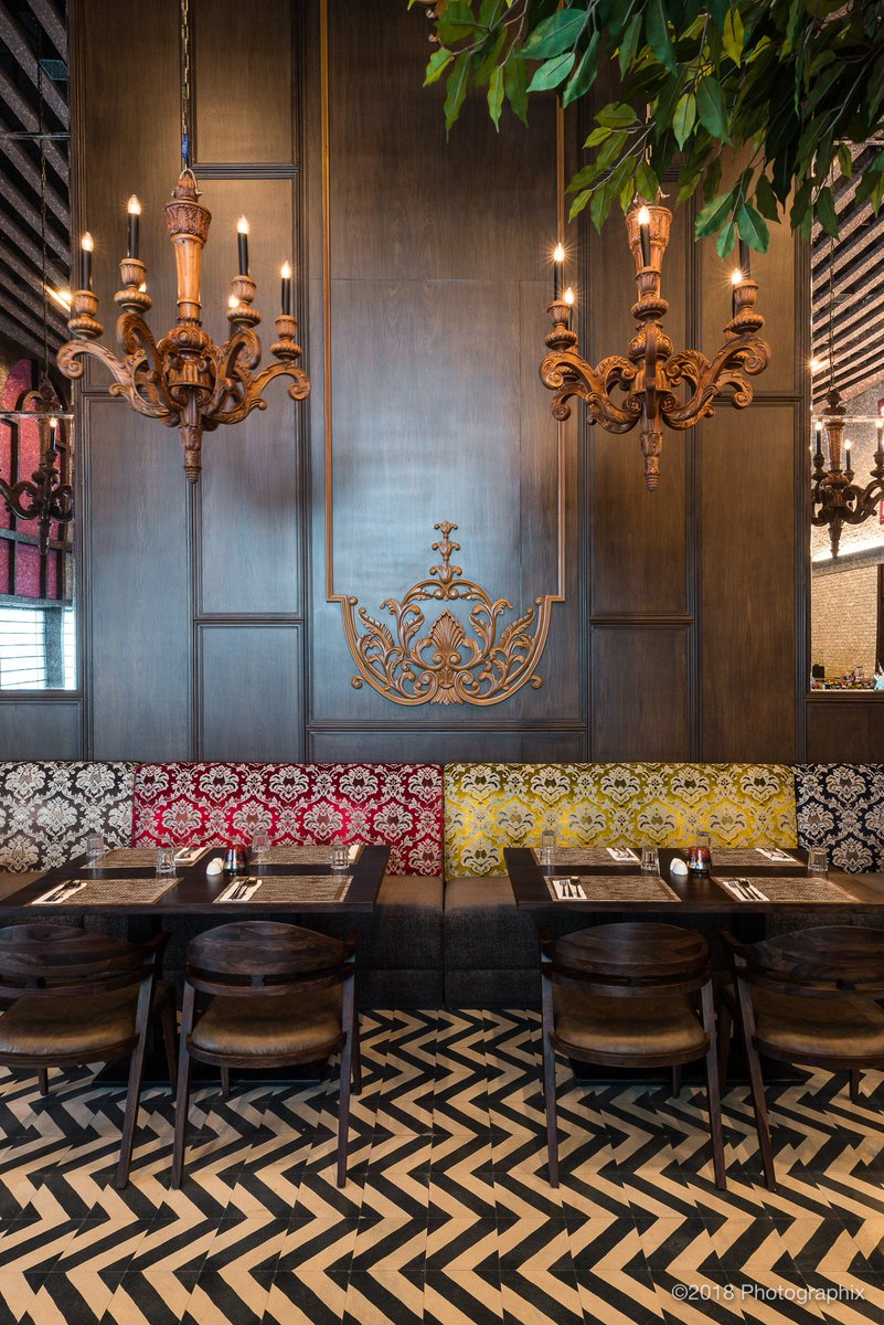 asquaredesigns_'s tweet photo. Wooden accents teamed with vibrant rich upholstery and customized vintage chandeliers highlight the classy ambience of Slyfox.
#restaurantdesigns #slyfoxgastroclub #asquaredesigns #kolkatarestaurants https://t.co/cc1LUXHWtd