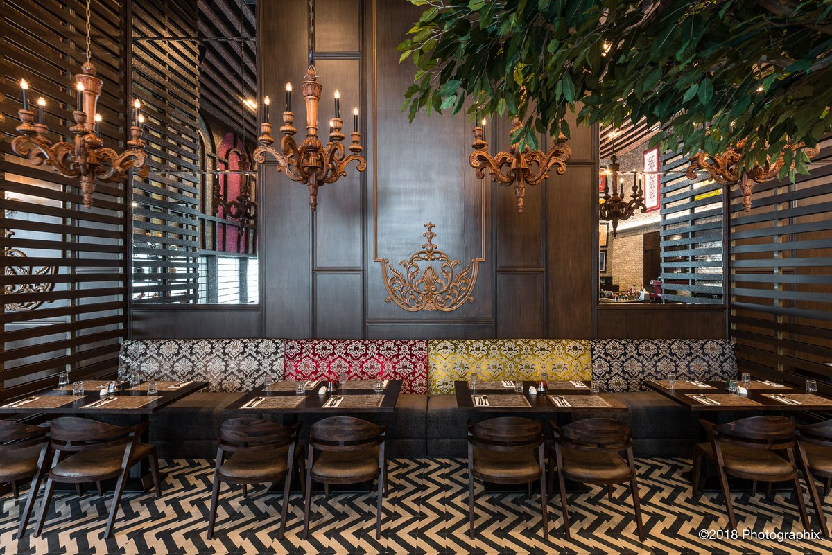 asquaredesigns_'s tweet photo. Wooden accents teamed with vibrant rich upholstery and customized vintage chandeliers highlight the classy ambience of Slyfox.
#restaurantdesigns #slyfoxgastroclub #asquaredesigns #kolkatarestaurants https://t.co/cc1LUXHWtd