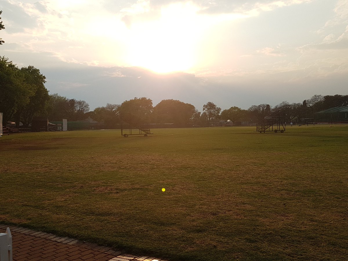 KingEdVIISchool's tweet photo. #HelloFriday The first #SpringRains signalling a new season🌻🌱 @KingEdVIISchool have a wonderful day &amp; weekend #redarmy #newseason #freshstarts #Strenue https://t.co/M0ZNBVfCxz