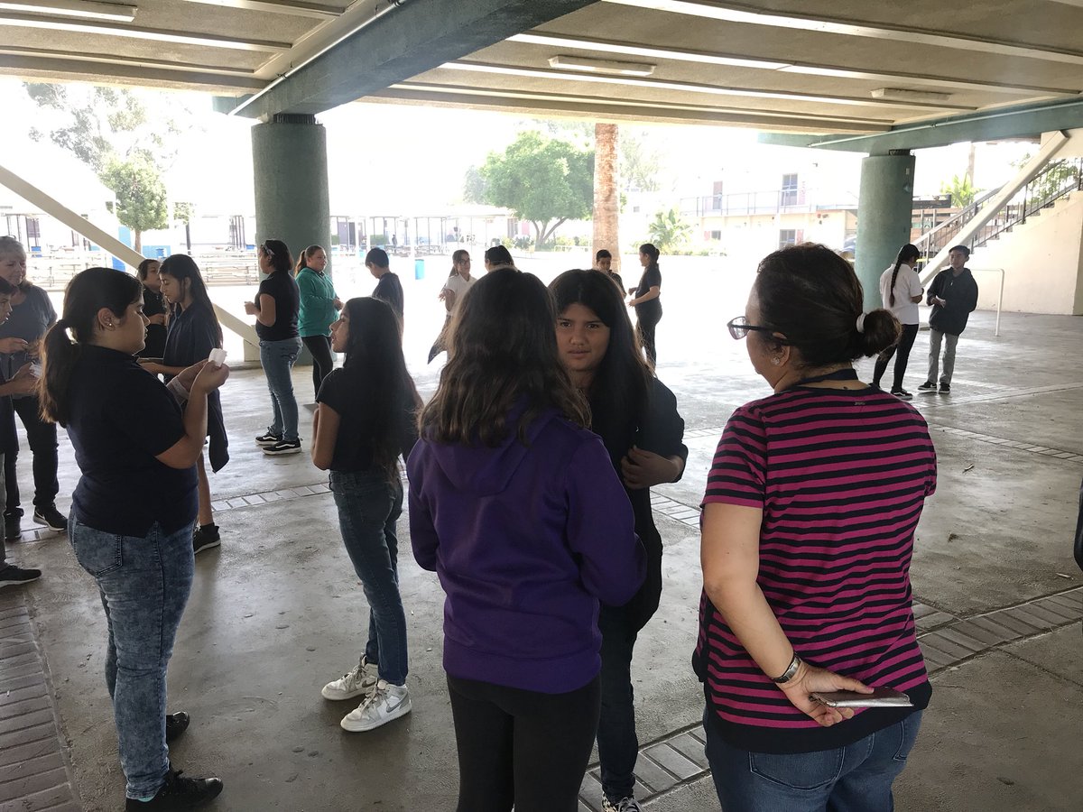 Ripsie80's tweet photo. Our incredible 6th grade teachers providing student an opportunity to collaborate and review! #insideoutsidecircles #kagan! Great job, Mrs. Rigamat and Mrs. Arissian! #sanfernandoms @SFMSTrinidad @SFMSprincipal https://t.co/QTW2fwPnbs