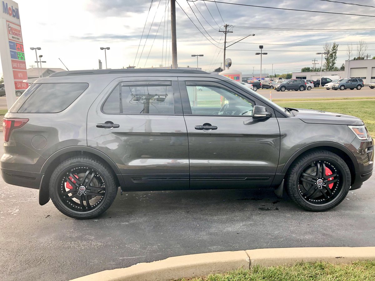 iEliteShot's tweet photo. New rims/tires, caliper covers, mud flaps & rain guards. What’s next? 😎 #Ford #ExplorerSport #SUV https://t.co/CWnRae3m6j
