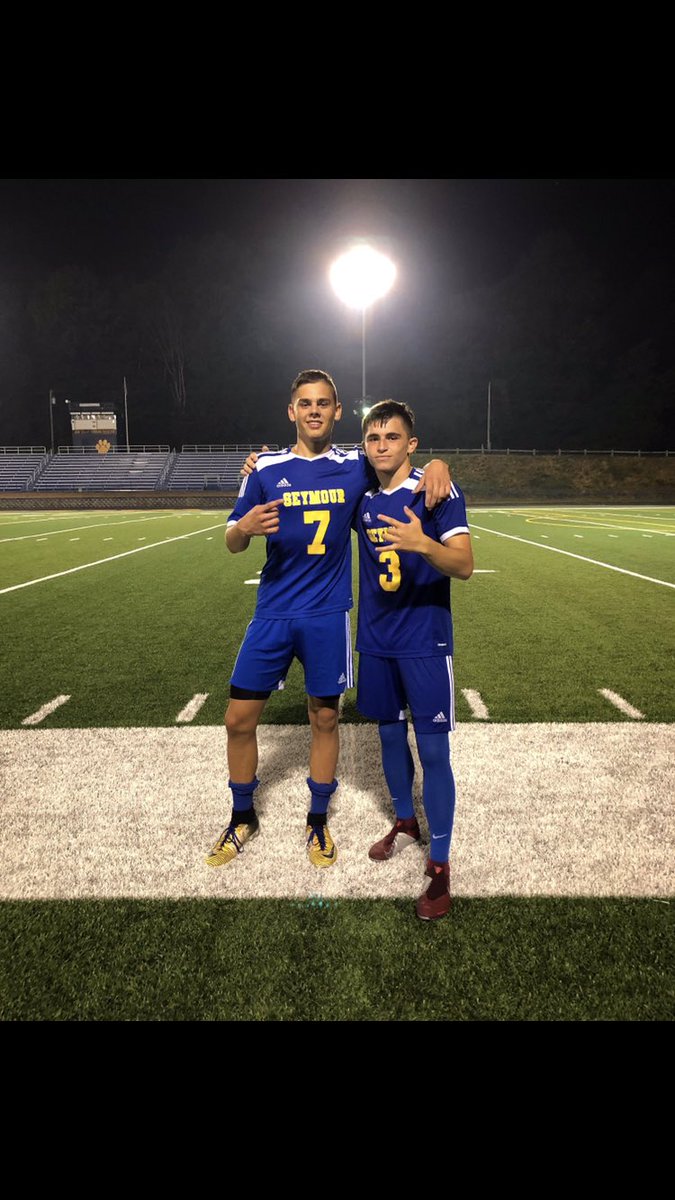GriffinTomas's tweet photo. Happy bday to my day one brother💯 love ya kid❤️ #HUGEbackpack @SokhanVadym https://t.co/q2V19smrbB