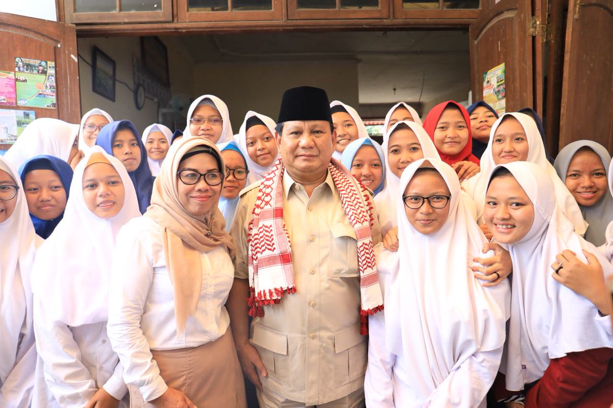 Gerindra's tweet photo. Selamat pagi tweeps, awali pagi yang cerah ini dengan berdoa. Selamat beraktivitas, tetap semangat, dan salam #IndonesiaRaya https://t.co/MFS1MlqvGw