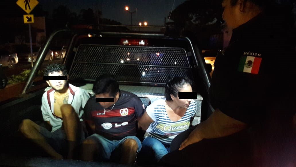 sspyuc's tweet photo. Detenidos por robo casa-habitación. Hoy 3 predios en fraccionamiento Las Américas. Han sido detenidos y consignados otras veces por lo mismo https://t.co/VCTSQrUsBC