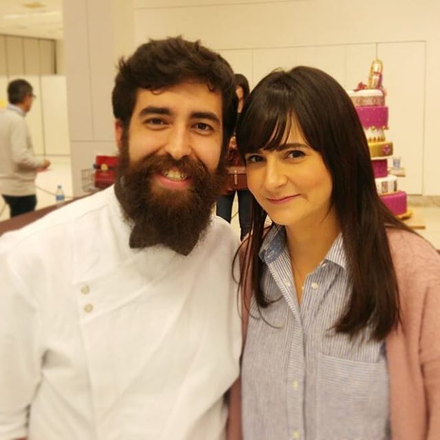 marcosbakeoff2's tweet photo. #tbt com a confeiteira ícone @nocedanielle que todo mundo admira, na @expobrasilchocolate do ano passado! 😍🎂🕺💃 #marcossouzabolosedoces #tieteimesmo #ickfd
#expochocolate https://t.co/CJW0NdMA8z https://t.co/KJLLMhjwKw
