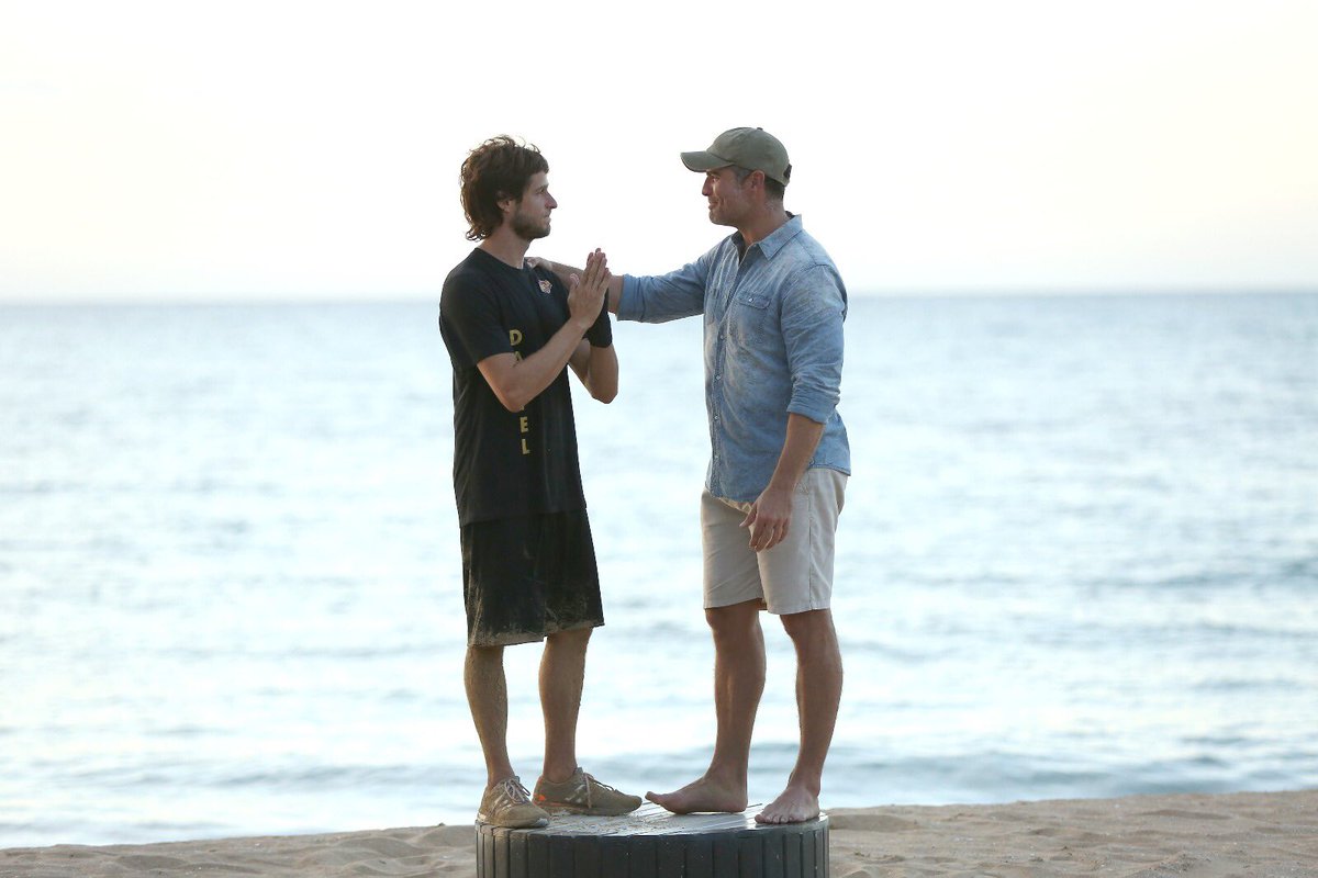 ExatlonCO's tweet photo. ¡Ha llegado el momento para anunciar quién es el primer eliminado de la noche! Daniel  perdió la oportunidad de tener el boleto de la gran final…  #ExatlonColombia #SoyExatlon https://t.co/j2PqjNjOIO