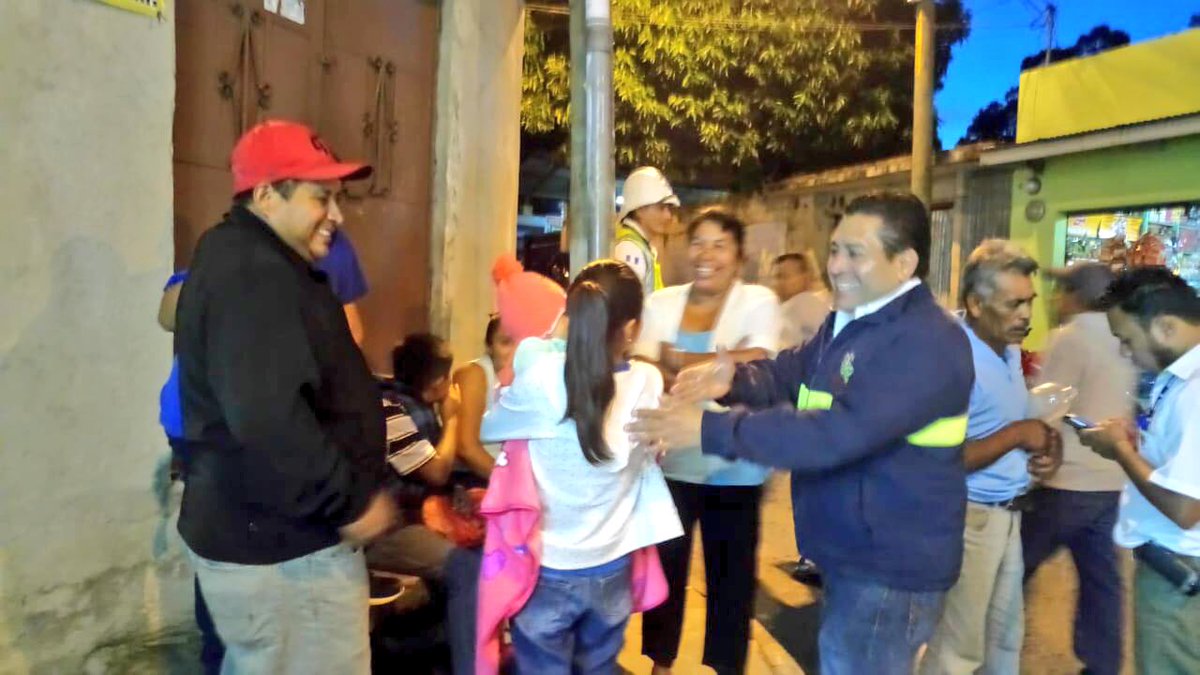 muniguate's tweet image. La Alcaldía Auxiliar de #Zona16, coordinó una noche  de sana convivencia para los vecinos de la colonia San Gaspar, actividad con el apoyo de la sub direccion de apoyo a comunidades en desarrollo.

#GuatemalaValeLaPena
#MuniGuate
#AlcaldiasAuxiliaresTrabajando