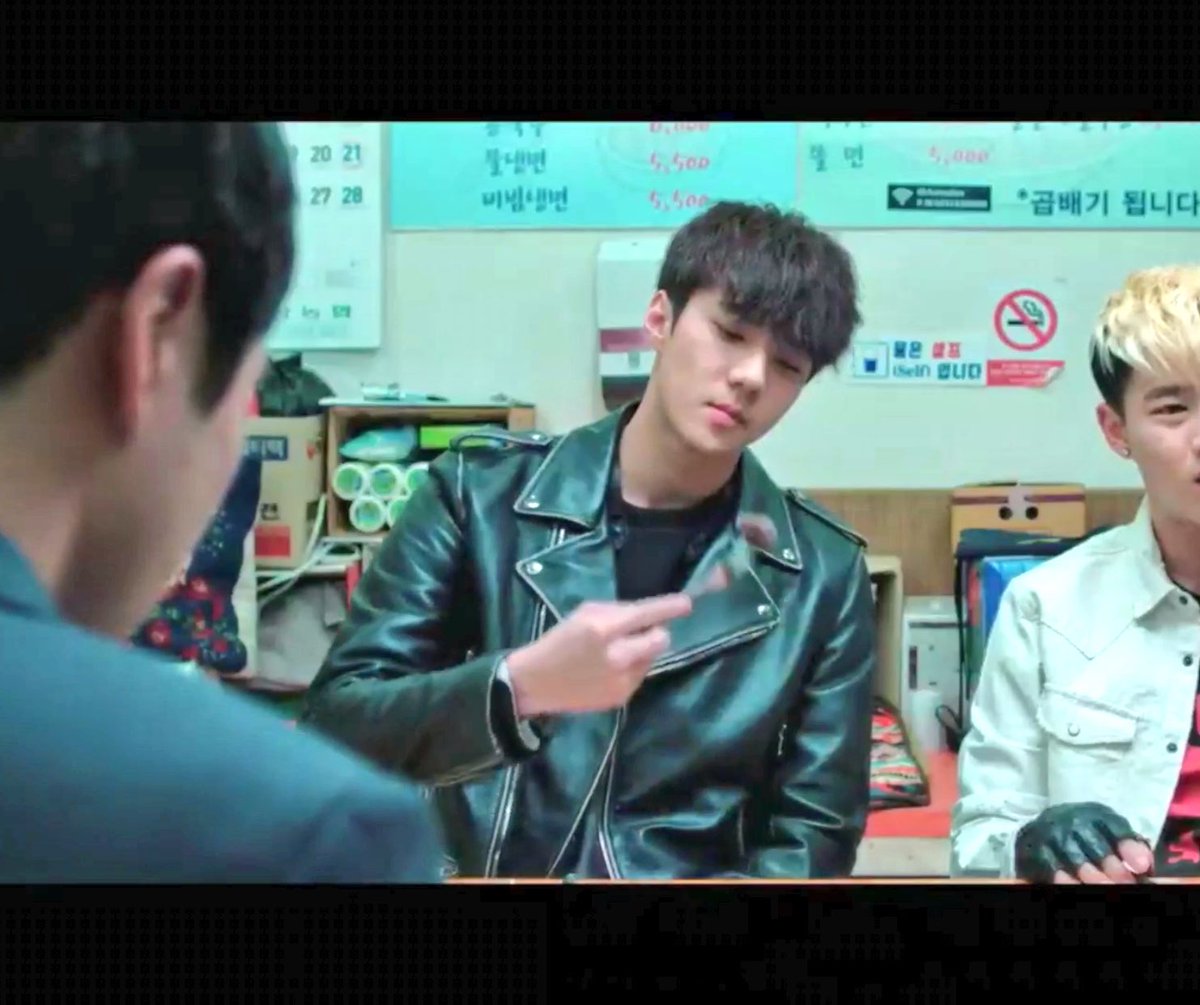 miki1207_'s tweet photo. หล่อจริงจัง นั่งเคี้ยวซุนแดยังหล่ออ่ะ #DokgoRewindxSehun https://t.co/QDyAjrcbq2