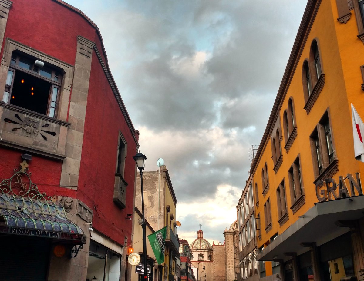 CongresoEdoSLP's tweet image. Buenas #noches #SanLuisPotosí #FelizJueves Calle Manuel José #Othón  #CentroHistórico #CieloPotosino Síguenos en #Instagram instagram.com/congresoslp
