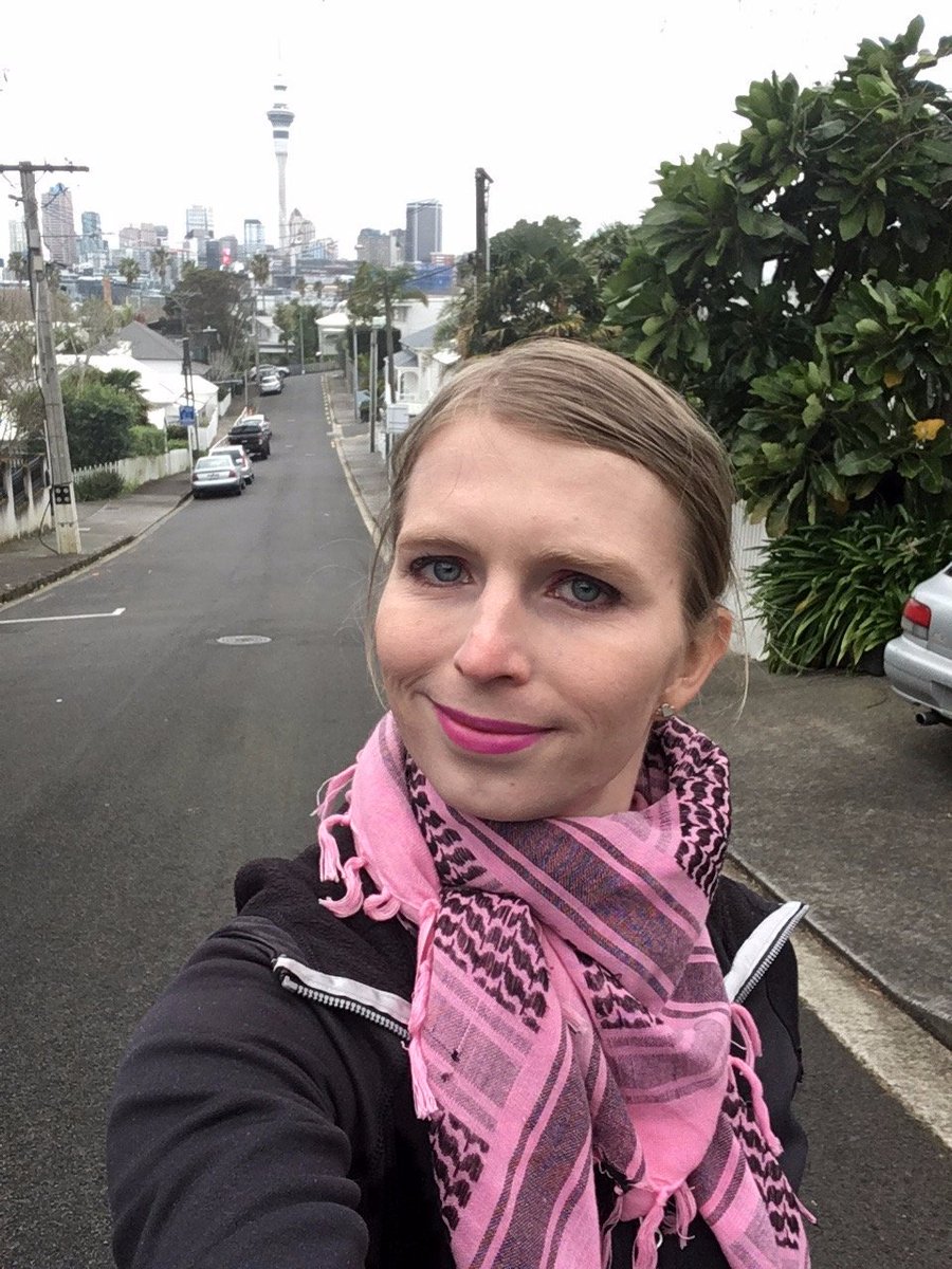 xychelsea's tweet photo. woke up on the other side of the planet 🌏 see you tomorrow, Auckland! 🇳🇿🌈💕 https://t.co/a52qmLFRLx