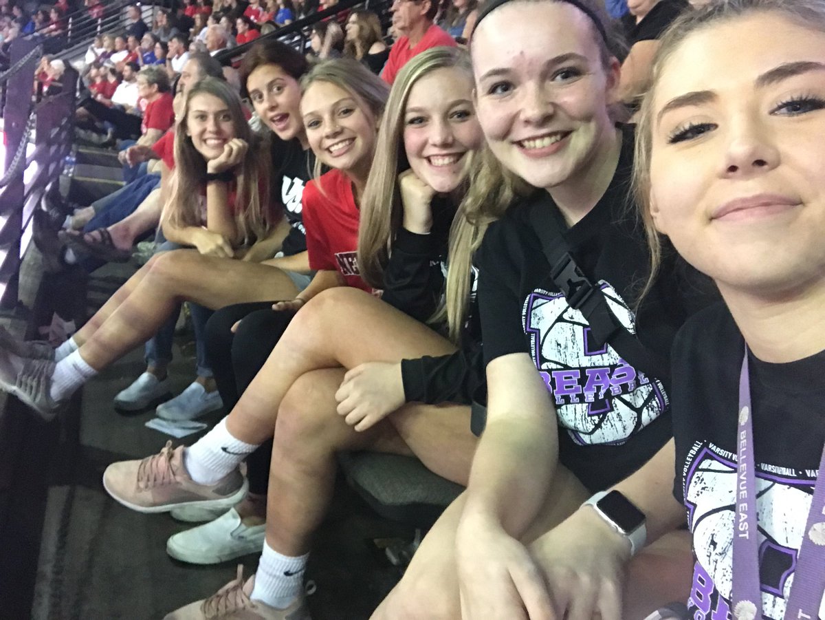 hkhendry27's tweet photo. Bellevue East out here reppin’ both our favorite teams💜🏐 #GoJays #teamdivided https://t.co/9qR6x64MBu
