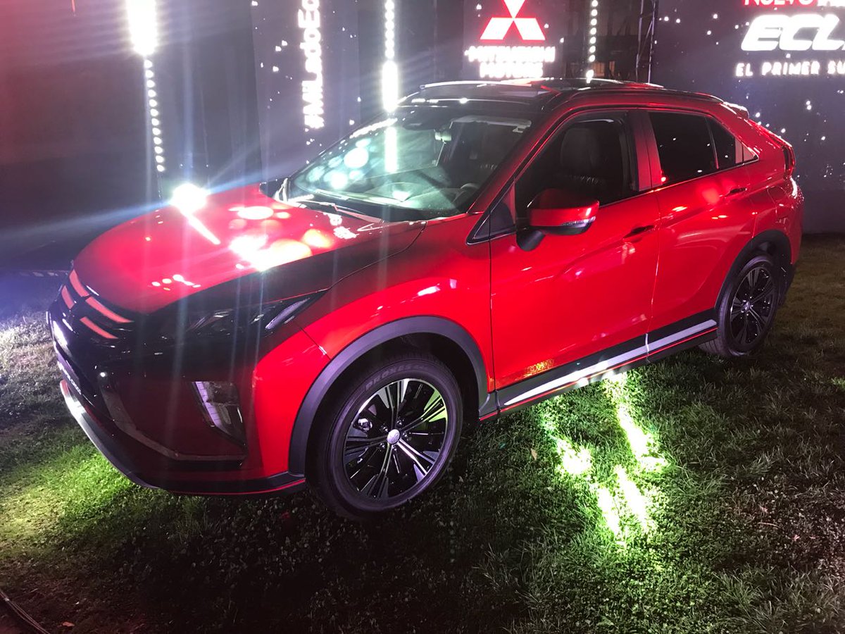 PressLatam's tweet photo. @MitsubishiChile presenta el nuevo #EclipseCross en el @PlanetarioChile 🔭 El modelo llega en 4 versiones con motor 1.5 Turbo con opciones #4x4 y #4x2 Entre su equipamiento destaca 7 AB (de serie)  + control de estabilidad y de estabilidad. Precios de $13.990.000 a $19.490.000. https://t.co/Or7YLbqFrx
