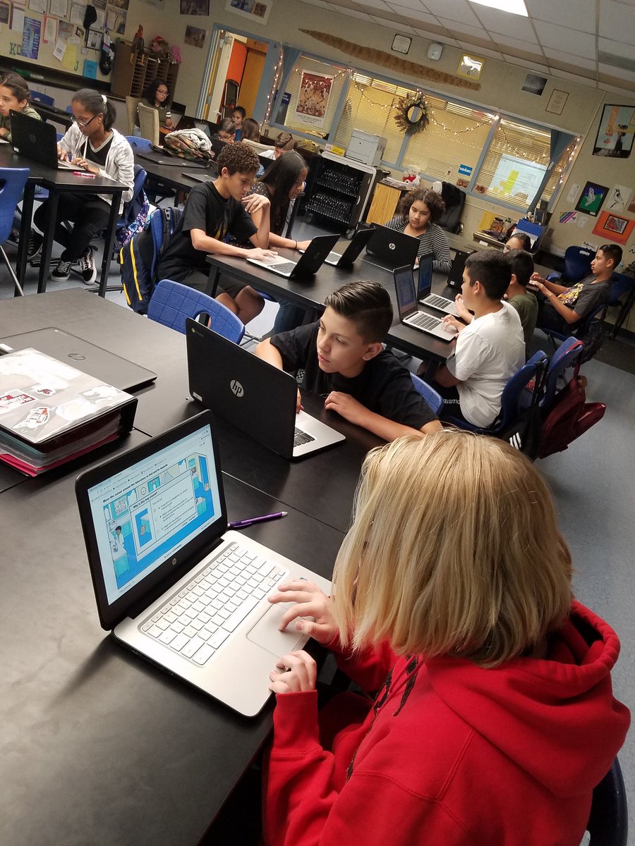 SharynLanders's tweet photo. Speed gaming for review #ujh, #ujheagles, #EaglesGetRad https://t.co/Uk8ymihTRl