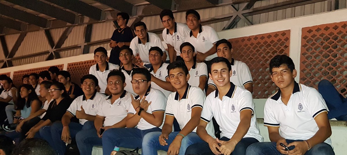 PrepaUnoUady's tweet photo. #PrepaUno en la Ceremonia de #Inauguración de los Juegos Deportivos Universitarios #JDU2018 en la #PrepaDos #SomosUADY https://t.co/jBBPvD6MWU