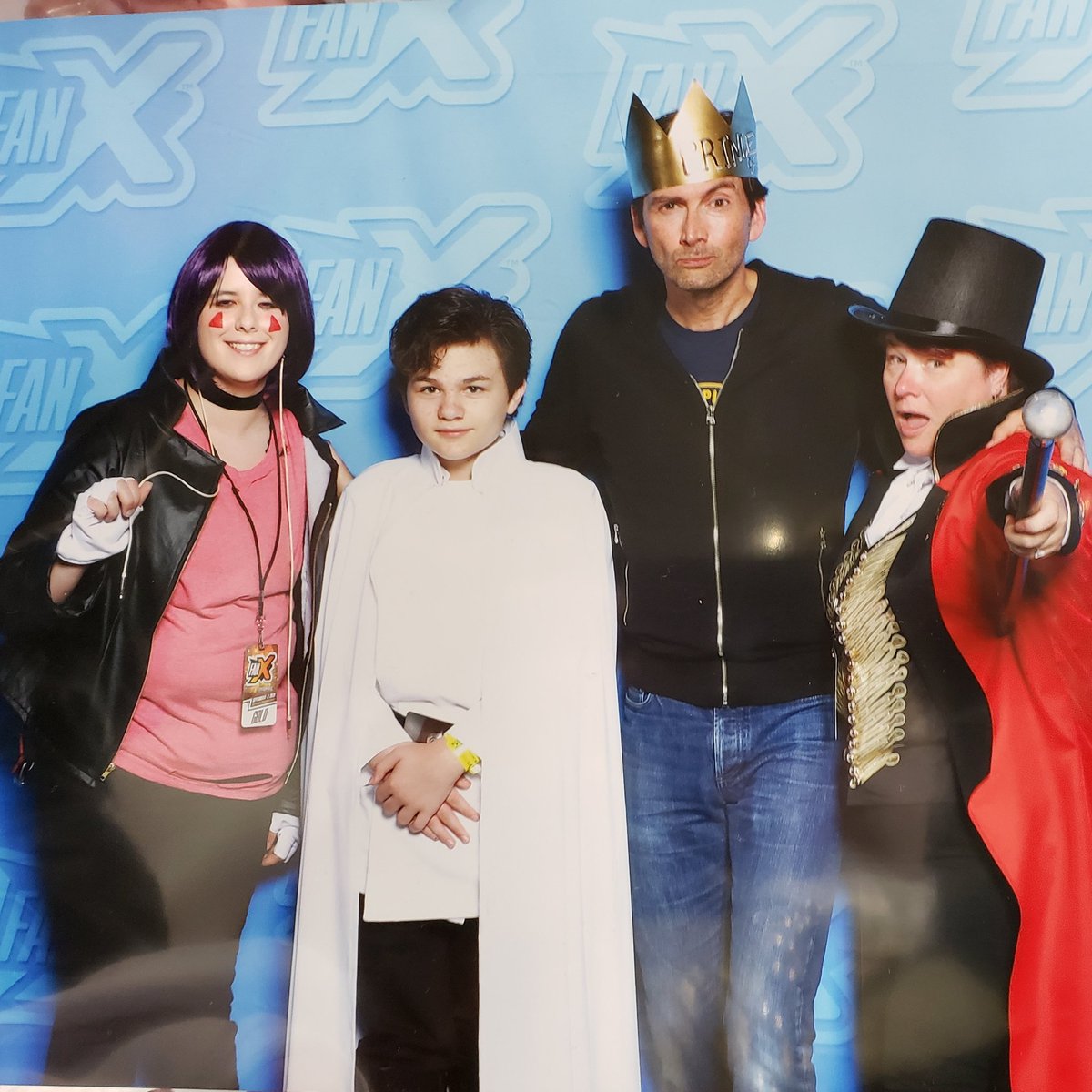 mamaboogs04's tweet photo. FanX 2018.  #FanX18 #TheGreatestShowman #DavidTennant https://t.co/20ZYo4Zn41