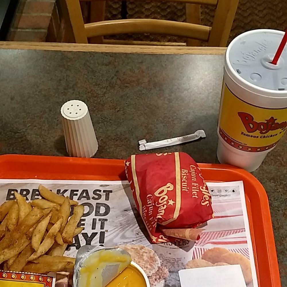 TheKylerMurray's tweet photo. .#BojanglesRDU @getStealz https://t.co/DEGpGsWPWz