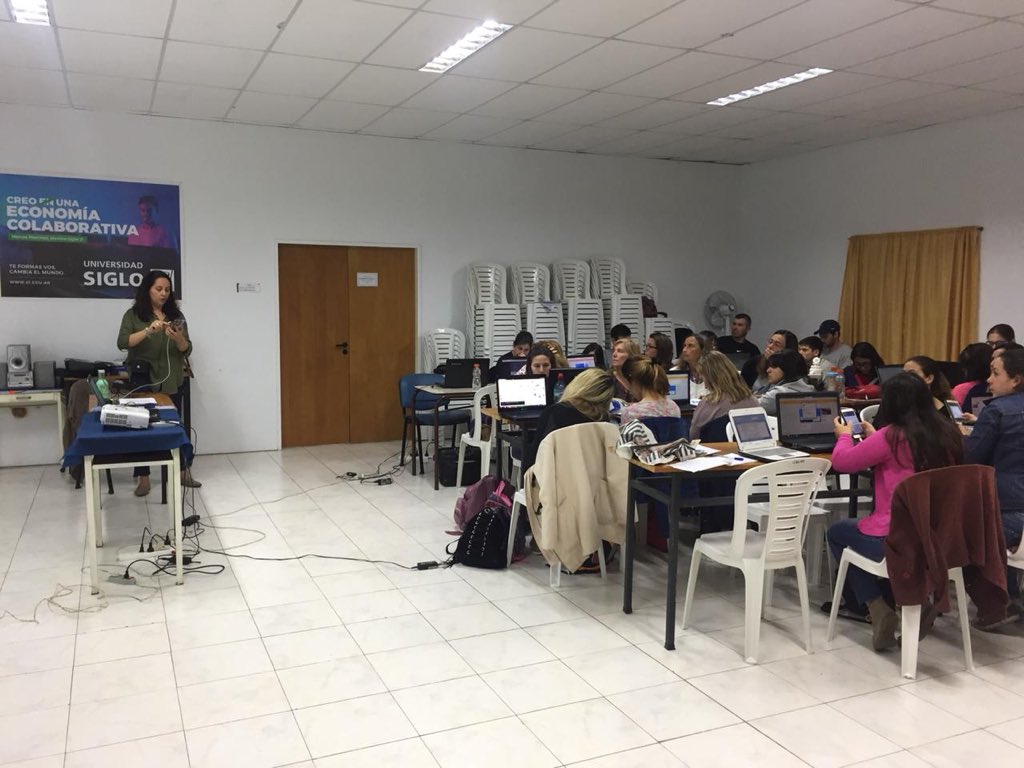 moni_ehernandez's tweet photo. Aprender, Pensar y Producir. Los celulares en la gestión del aula. Excelente trabajo de los docentes @BaheDfc @ciiehenderson #celuhy https://t.co/9X4TFZ41ea