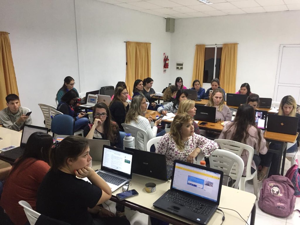 moni_ehernandez's tweet photo. Aprender, Pensar y Producir. Los celulares en la gestión del aula. Excelente trabajo de los docentes @BaheDfc @ciiehenderson #celuhy https://t.co/9X4TFZ41ea