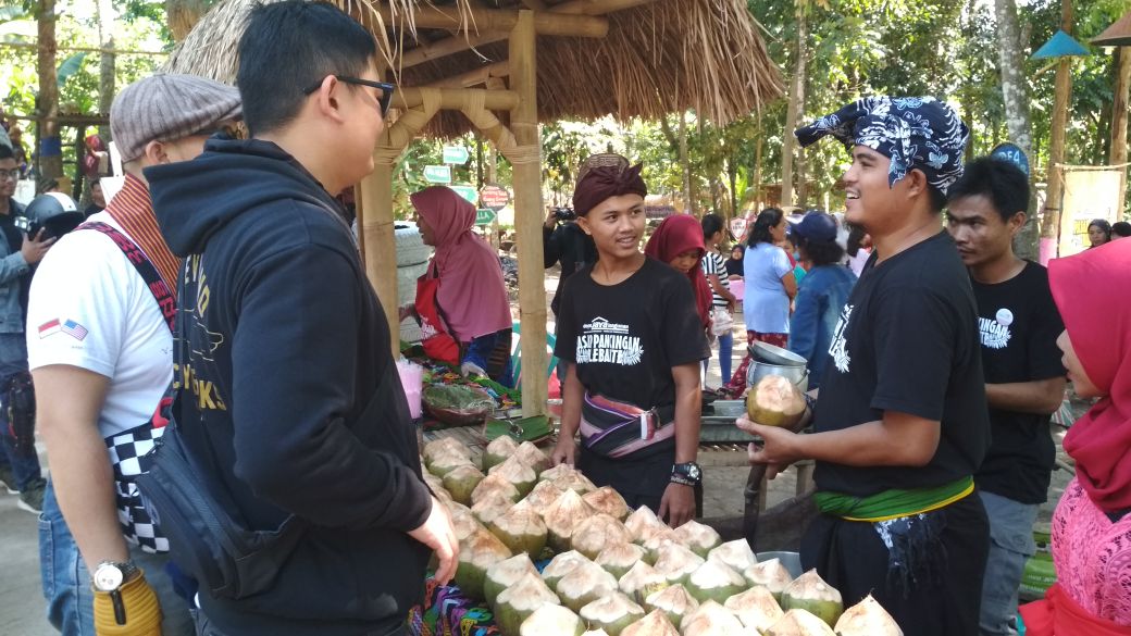 Riskygustinaa's tweet photo. Lokasi yang Instagramable, panggung pentas, lapak-lapak kuliner, serta wahana permainan seperti panahan membuatnya lekas jadi nge-hits. π
ke #PasarPancingan aja yukss π#DestinasiDigitalGenpiGass https://t.co/WjlXEAJcpk