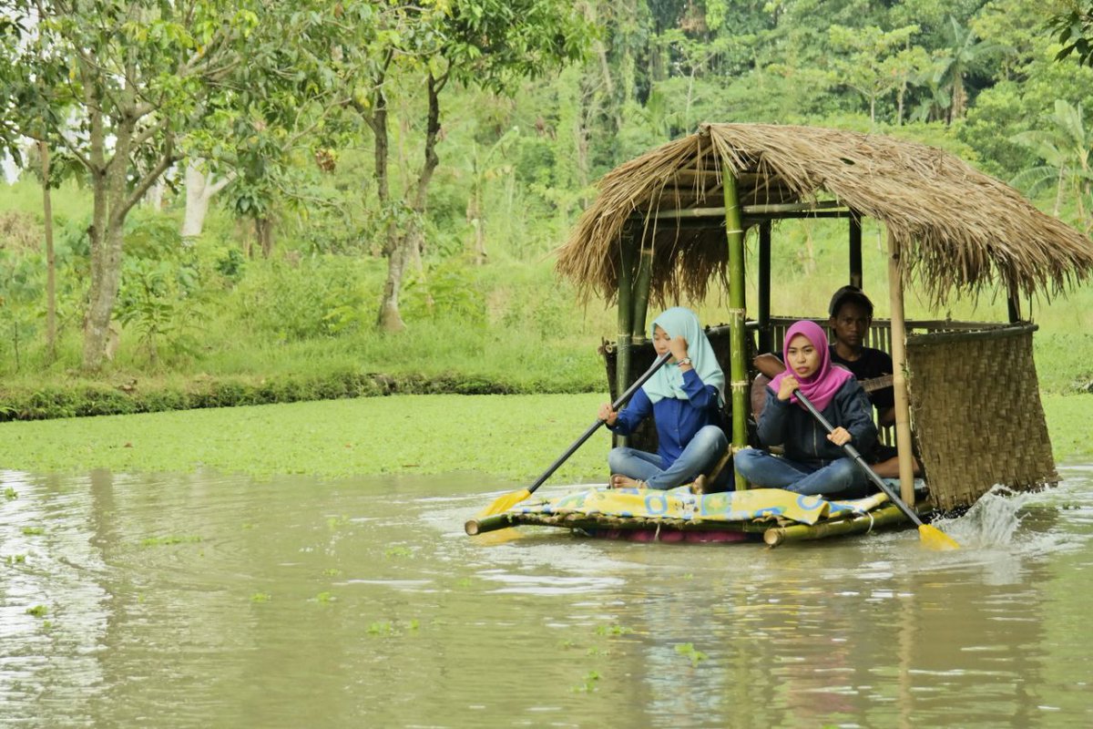 Riskygustinaa's tweet photo. Lokasi yang Instagramable, panggung pentas, lapak-lapak kuliner, serta wahana permainan seperti panahan membuatnya lekas jadi nge-hits. π
ke #PasarPancingan aja yukss π#DestinasiDigitalGenpiGass https://t.co/WjlXEAJcpk