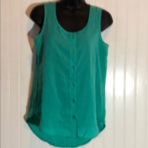 amiewerm's tweet photo. So good I had to share! Check out all the items I'm loving on @Poshmarkapp #poshmark #fashion #style #shopmycloset #mine #anntaylor #lillypulitzer: https://t.co/lBDSAULXVu https://t.co/Wb12E3KzC9