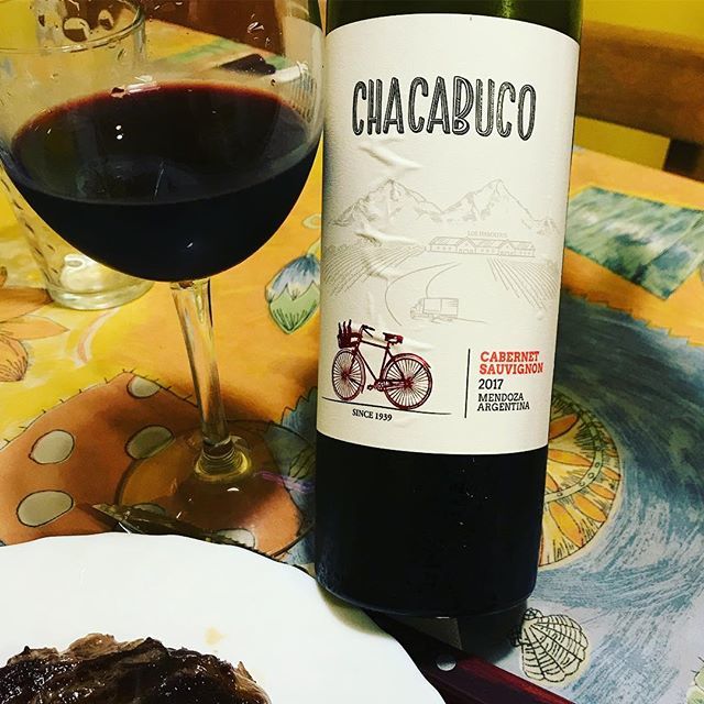 elvinodelmes's tweet photo. Donde todo comenzó
Chacabuco Cabernet Sauvignon 2017 de @bodegalosharoldos .
Gran RPC #AmigoDelBolsillo .
.
#vino #vinoargentino #chacabuco #losharoldos #cabernetsauvignon #wine #winelover #winepic #winetasting #winemoments #winestagram #instawine #wineblogger #vin #vinho #wein https://t.co/6LYXzCGkXI