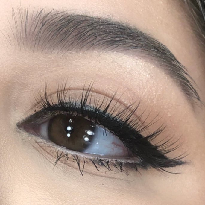 loving this #minimalbeauty look! minimal eyeshadow and a fierce lash/wing combo! (the lashes are actually eylure x thalia lashes$