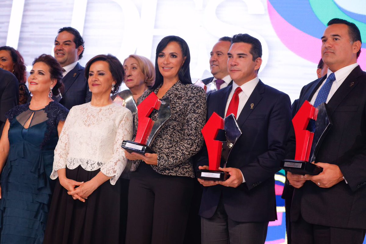 #ReconocimientoNacional de <a href="/AlcaldesMexico/">Alcaldes de México</a> a @LFpuertomorelos <a href="/PtoMorelosAyto/">Ayto. Puerto Morelos</a> el #Municipio más joven de #QuintanaRoo #CuidadoAlMedioAmbiente <a href="/chetubien/">Comunidad Chetubien</a> <a href="/cancunmio/">CancunMio.com</a> @ICCALPMORELOS <a href="/DIANELALORIA/">DIANELA LORIA</a> <a href="/solangeconchaa/">Sol Concha</a> <a href="/KMayquetzal/">karla_mayquetzal</a> <a href="/SumarMente/">Mente Positivo</a> <a href="/MineliaSosa/">Minelia Sosa Briceño</a> <a href="/licsergiochago/">Sergio Chalé Gómez</a> <a href="/JOSEMAN57767421/">JOSÉ MANUEL GUZMÁN RÍOS</a>