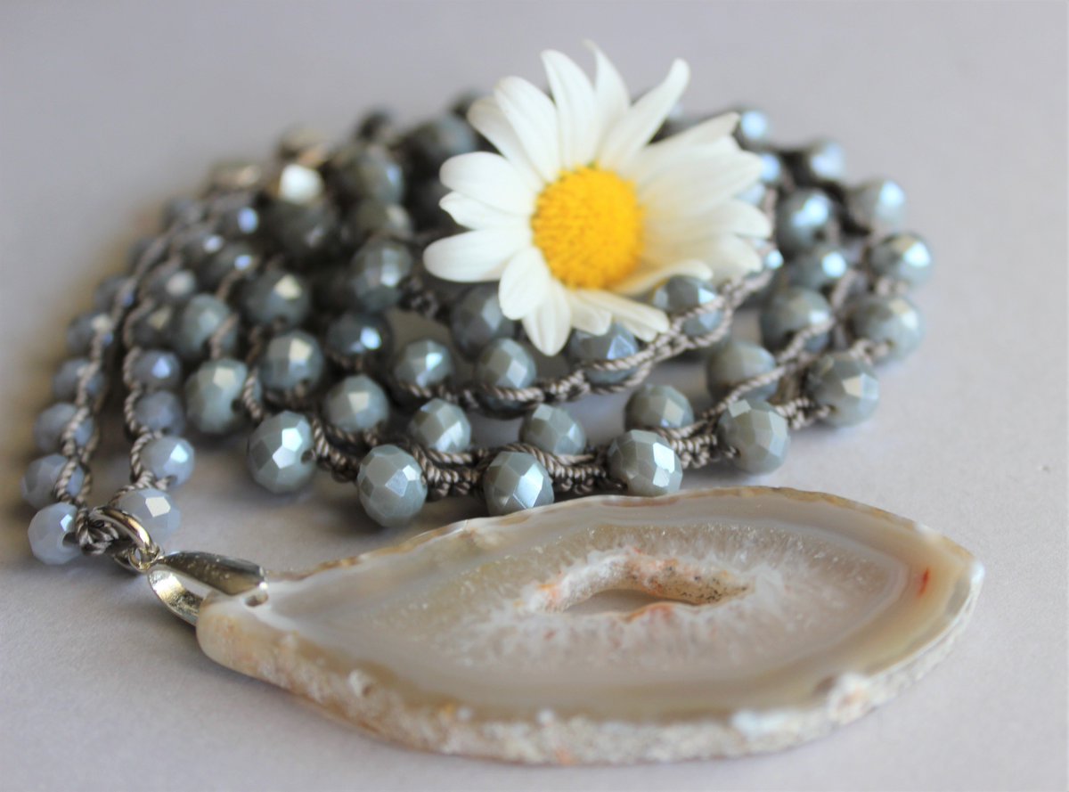 upscale_jewelry's tweet photo. Gray #agateslice #necklaceforwomen #gift #Lightgreydruzy pendant #Layernecklace #Bohoslicednecklaces #Geodenecklace Agate slice jewelry #agate #grayagate #upscalejewelry #fireagate #om #buddha #meditate #boho #bohemian #gemstone #meditation #healinggemstones #yogaforlife #yoga https://t.co/7kr3vlokSe